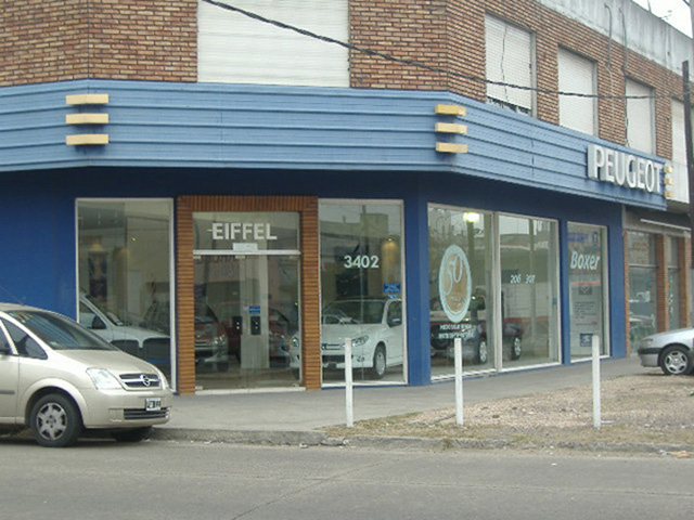 Eiffel. Concesionario Peugeot.  Av  J. Manuel de Rosas 3802, San Justo, Bs As Proyecto /DDO/Construcción/250m2