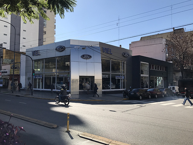 Viel Automotores. Concesionario Ford.  Cabildo esq Manuela Pedraza, CABA Proyecto /DDO/Construcción/990m2