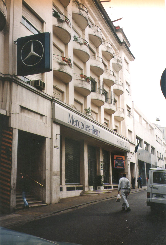 Autopin. Concesionario Mercedes Benz.  Defensa 657, CABA Proyecto /DDO/Construcción/1.860m2